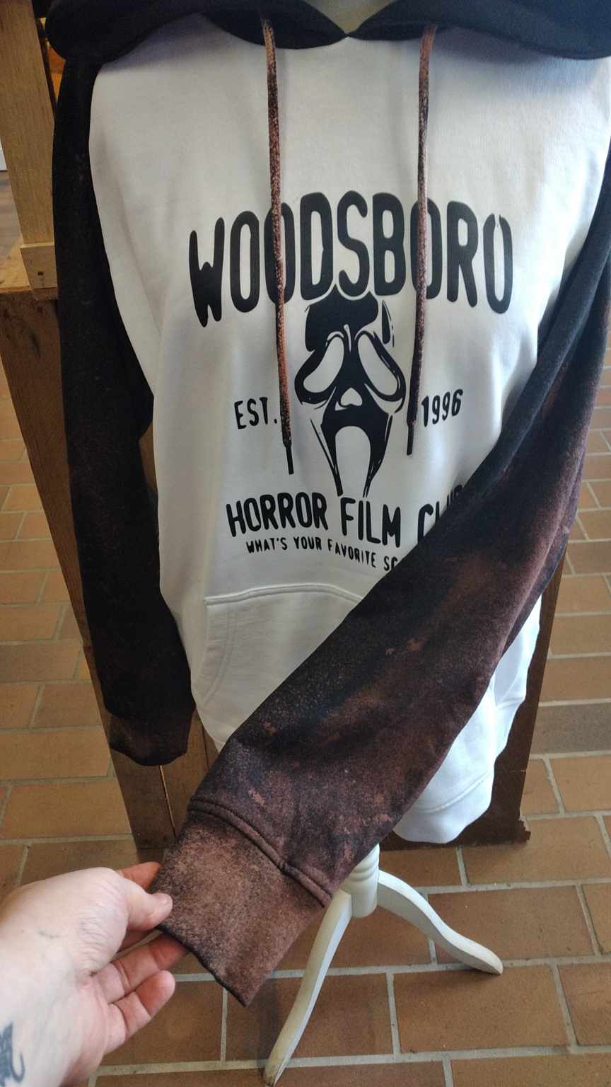 Horror Hoodie "Woodsboro", Größe L - EINZELSTÜCK